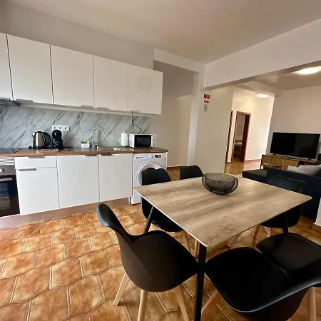 Anita & Leonel's House B * 加乌拉