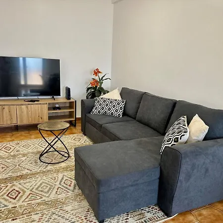 Anita & Leonel's House B * 加乌拉