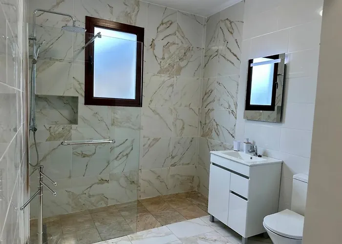 Anita & Leonel's House B 加乌拉