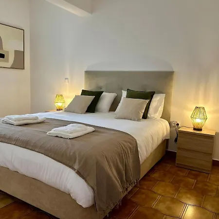 Anita & Leonel's House B 加乌拉